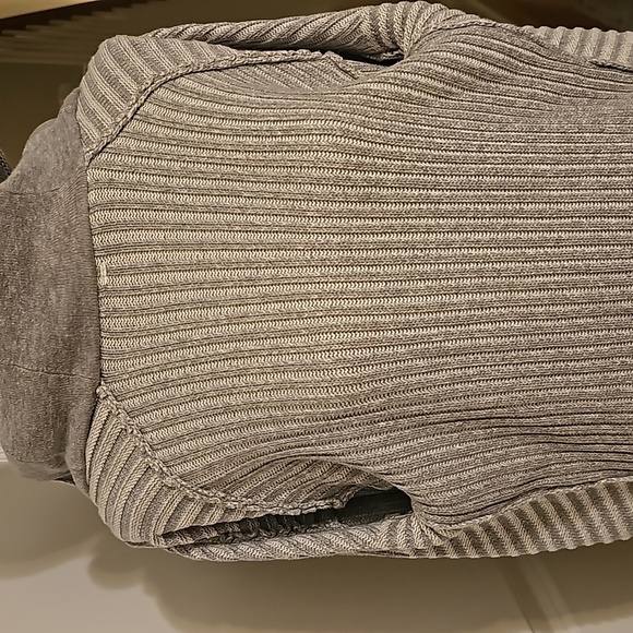 388. Lululemon Embrace Hoodie - Picture 8 of 12